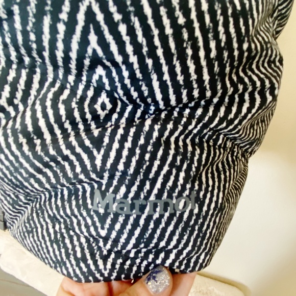 Marmot | Women's Black/White Down Snowboard/Ski Hooded Puffer Jacket | Size: S - Picture 12 of 16